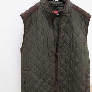 Coleman XXL men’s hunter green vest with dark brown suede details.